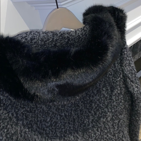 Long warm wool coat. Stylish and classy! - Picture 8 of 11